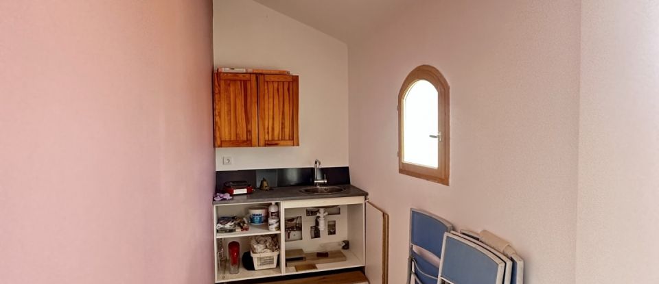 Village house 6 rooms of 105 m² in Salles-d'Aude (11110)