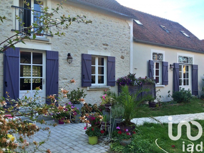 Maison de village 7 pièces de 207 m² à Auxy (45340)