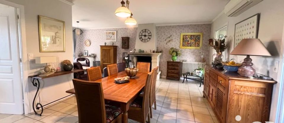Traditional house 6 rooms of 141 m² in Pompignac (33370)
