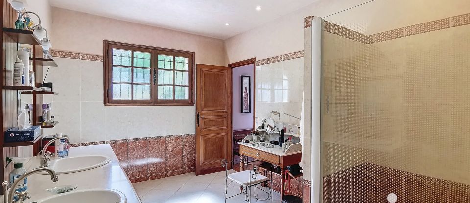 House 10 rooms of 295 m² in Léognan (33850)