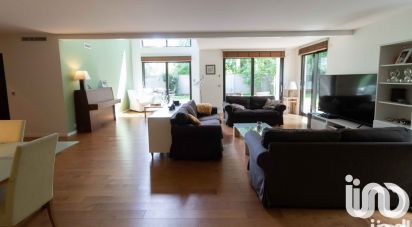 House 8 rooms of 240 m² in La Celle-Saint-Cloud (78170)
