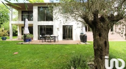 House 8 rooms of 240 m² in Vaucresson (92420)