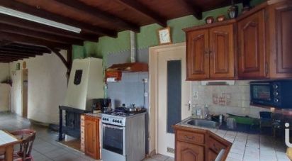 House 5 rooms of 95 m² in Saint-Clément-Rancoudray (50140)