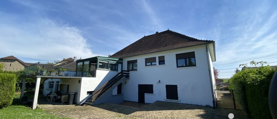 Maison traditionnelle 9 pièces de 240 m² à Diebling (57980)