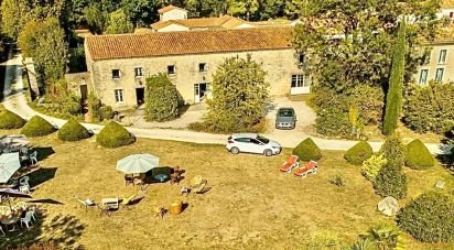 Country house 15 rooms of 488 m² in Dœuil-sur-le-Mignon (17330)