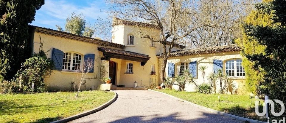 Traditional house 6 rooms of 220 m² in Garéoult (83136)