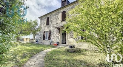 Maison traditionnelle 9 pièces de 178 m² à Saint-Maigner (63330)