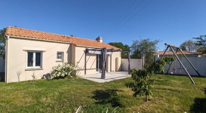House 4 rooms of 85 m² in Aigrefeuille-sur-Maine (44140)