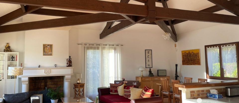 Maison traditionnelle 8 pièces de 175 m² à Fronsac (33126)