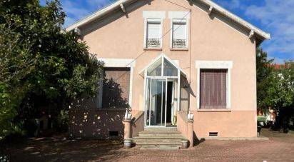 House 7 rooms of 150 m² in Bron (69500)