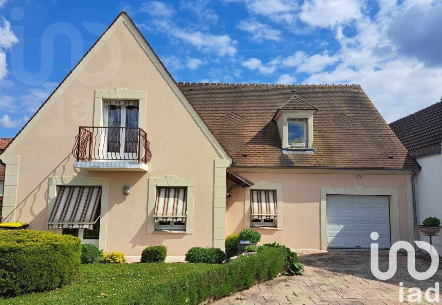 Maison 7 pièces de 192 m² à Villers-sur-Coudun (60150)