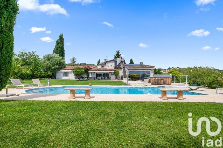 House 7 rooms of 237 m² in Mougins (06250)