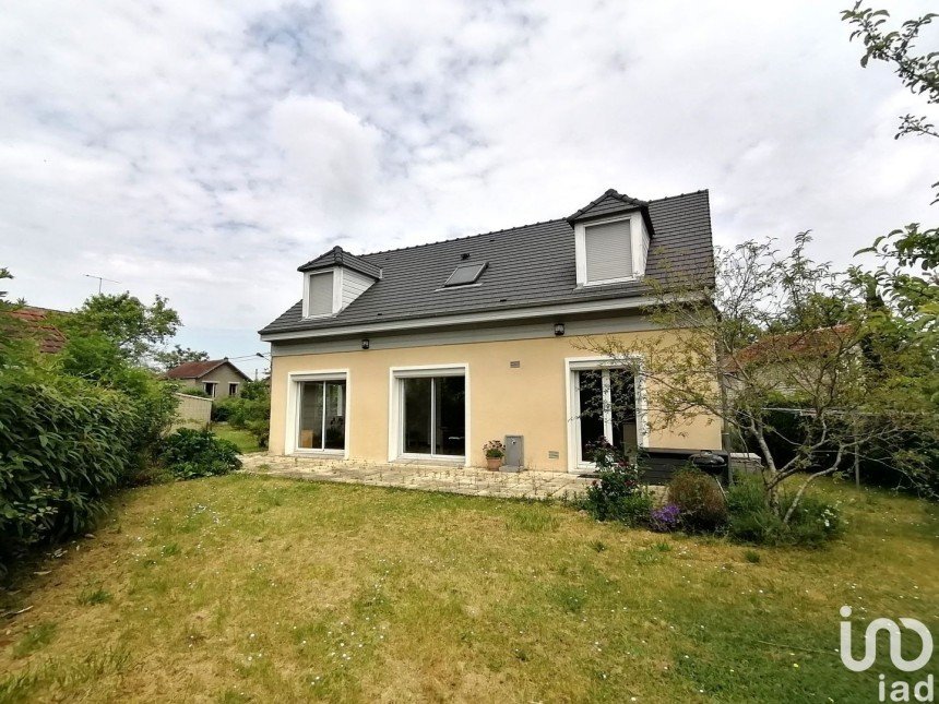 House 5 rooms of 150 m² in Saint-Pierre-lès-Nemours (77140)