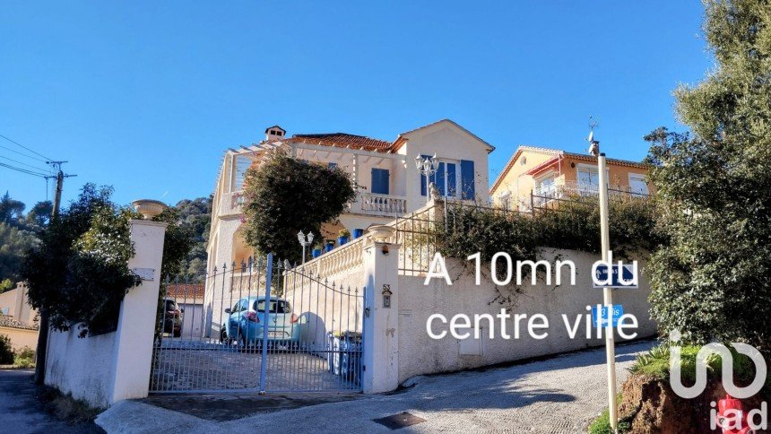 Town house 8 rooms of 180 m² in Hyères (83400)