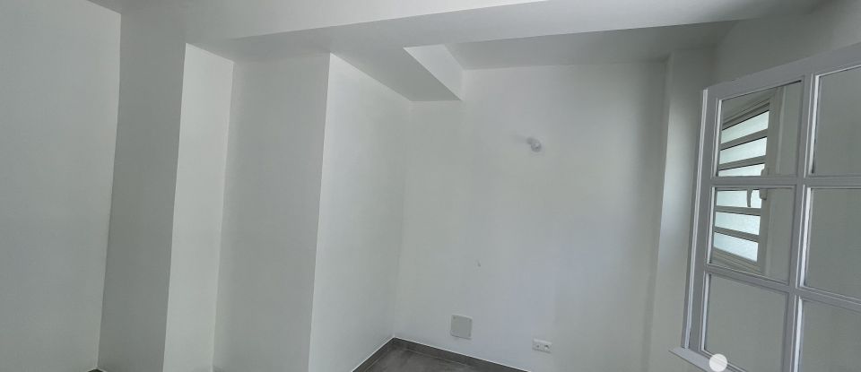 Architect house 5 rooms of 167 m² in Saint-Denis (97400)