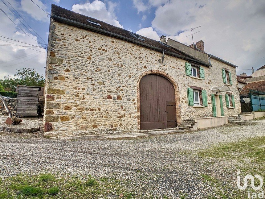Maison 8 pièces de 158 m² à Montigny-Lencoup (77520)