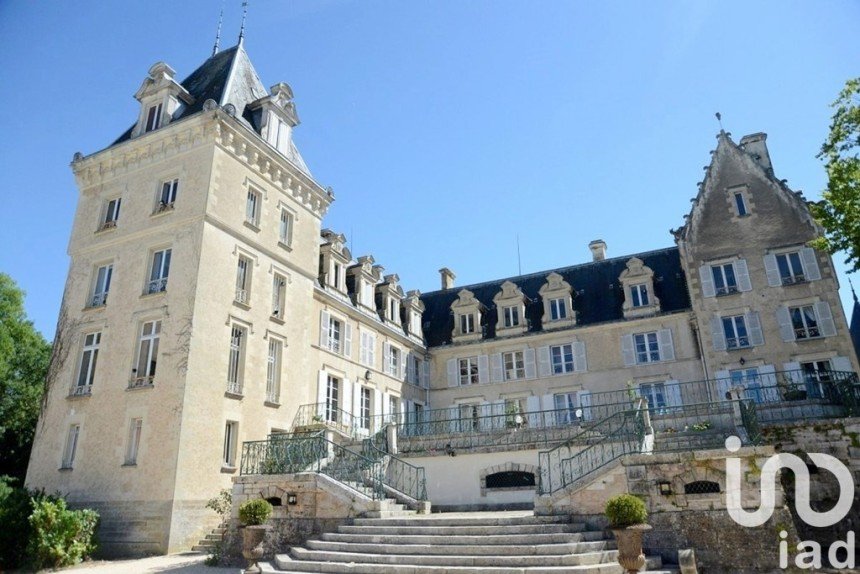 Château 72 pièces de 4 200 m² à Blet (18350)