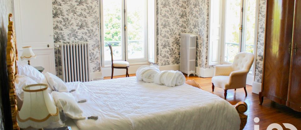 Château 72 pièces de 4 200 m² à Blet (18350)