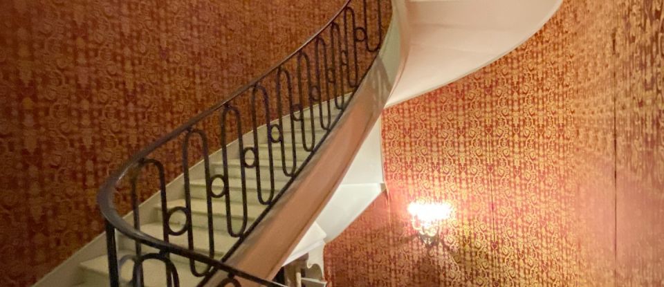 Château 72 pièces de 4 200 m² à Blet (18350)