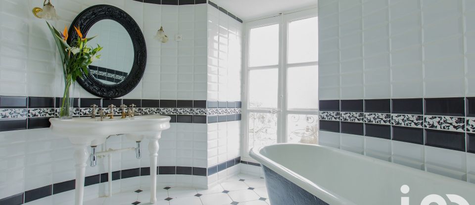 Château 72 pièces de 4 200 m² à Blet (18350)
