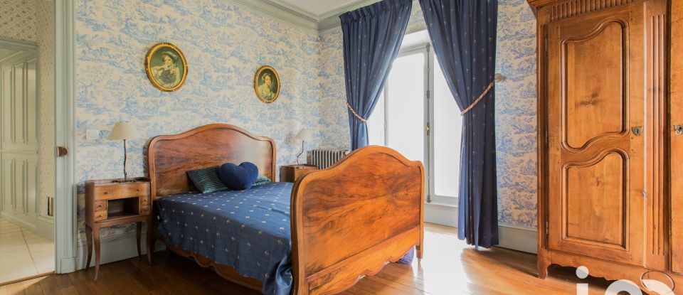 Château 72 pièces de 4 200 m² à Blet (18350)