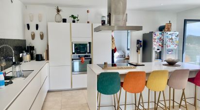 House 6 rooms of 180 m² in Marseille (13015)
