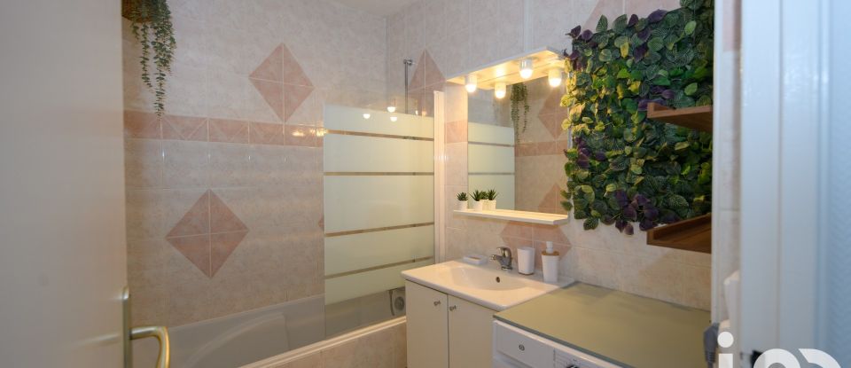 Apartment 4 rooms of 70 m² in Pau (64000)