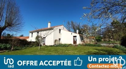Country house 4 rooms of 102 m² in Fontenay-le-Comte (85200)