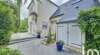 House 11 rooms of 239 m² in Mandres-les-Roses (94520)