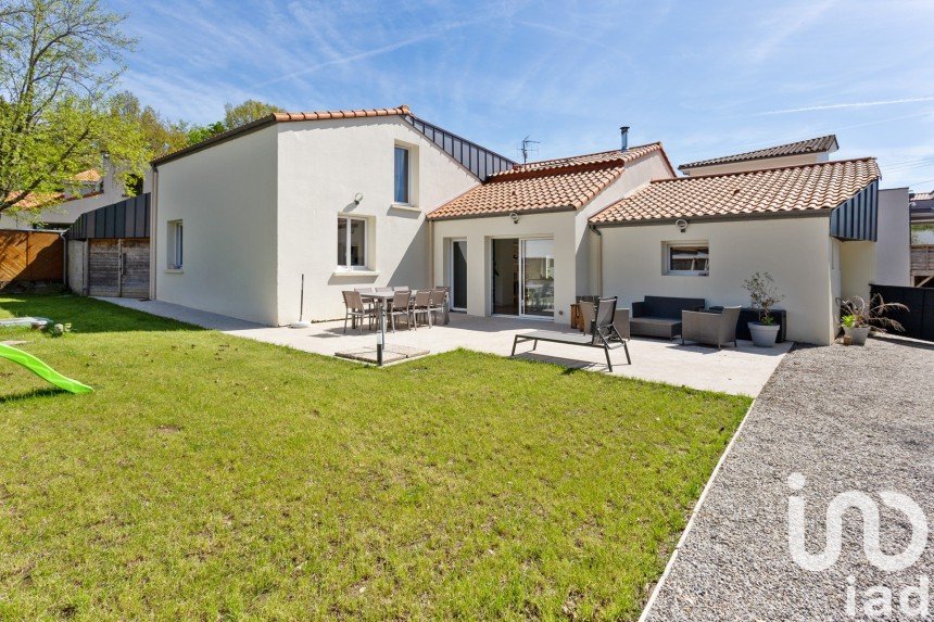 House 7 rooms of 173 m² in Carquefou (44470)