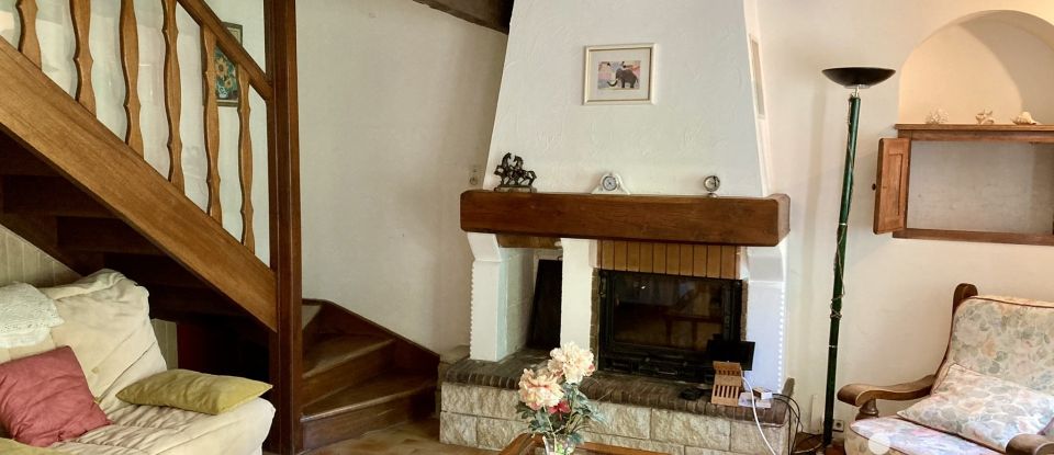Village house 5 rooms of 112 m² in Pernes-les-Fontaines (84210)