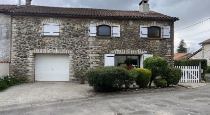 House 4 rooms of 140 m² in Saint-Claud (16450)