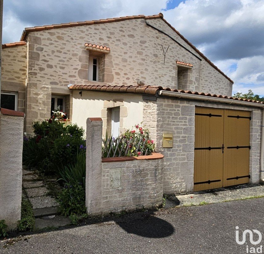 Maison 6 pièces de 160 m² à La Chaize-le-Vicomte (85310)