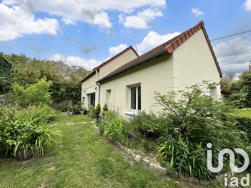 House 6 rooms of 130 m² in Maisons-Laffitte (78600)