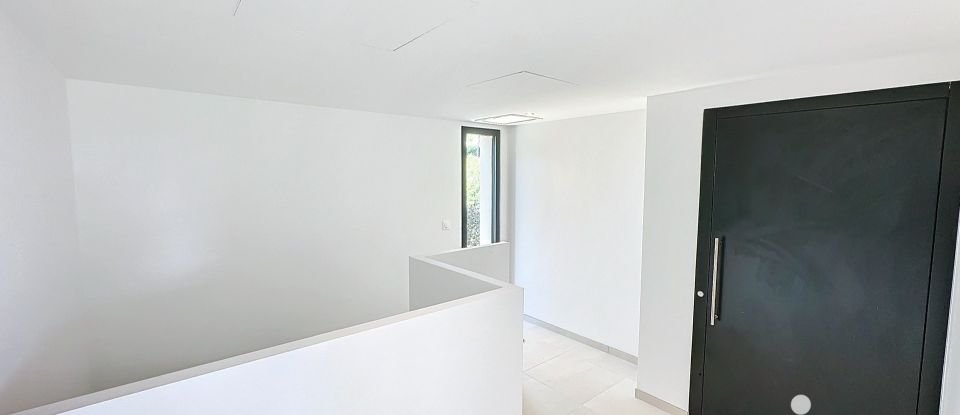 Duplex 5 rooms of 150 m² in Sanary-sur-Mer (83110)