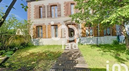 Country house 4 rooms of 113 m² in Faux-Fresnay (51230)