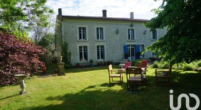 Maison de campagne 15 pièces de 488 m² à Dœuil-sur-le-Mignon (17330)