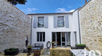 Traditional house 6 rooms of 102 m² in Ars-en-Ré (17590)