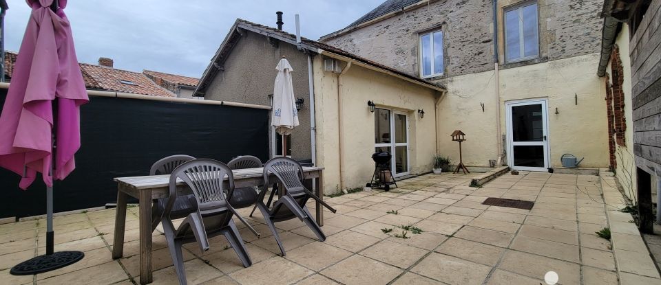 Traditional house 6 rooms of 235 m² in Mouilleron-Saint-Germain (85390)