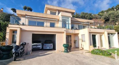 Maison traditionnelle 8 pièces de 148 m² à Roquebrune-Cap-Martin (06190)
