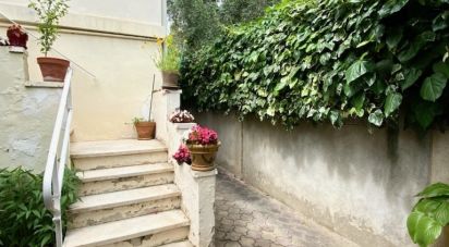 Town house 6 rooms of 137 m² in Nîmes (30000)