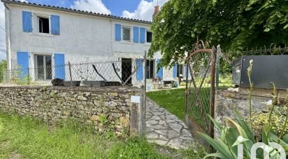 House 4 rooms of 103 m² in Bazoges-en-Pareds (85390)