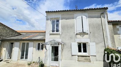 Maison de village 3 pièces de 80 m² à Oradour (16140)