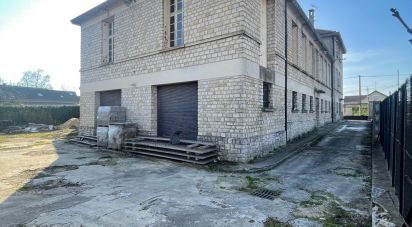 Building in Varennes-sur-Seine (77130) of 1,000 m²