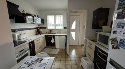House 4 rooms of 100 m² in Saint-Louis-de-Montferrand (33440)