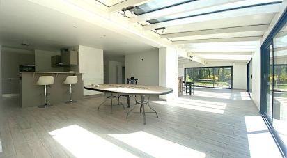 Maison traditionnelle 7 pièces de 255 m² à Montfort-l'Amaury (78490)