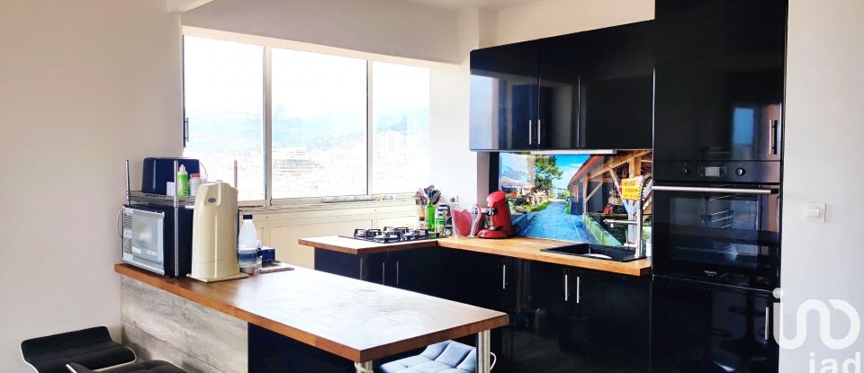Apartment 3 rooms of 65 m² in Toulon (83000)