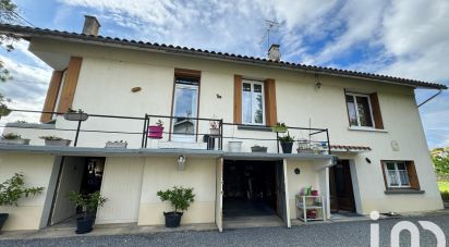 Traditional house 7 rooms of 151 m² in La Couronne (16400)