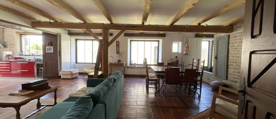 House 5 rooms of 202 m² in Sainte-Soulle (17220)