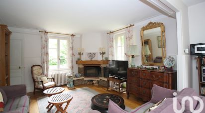 Mansion 9 rooms of 230 m² in Le Mesnil-Saint-Denis (78320)